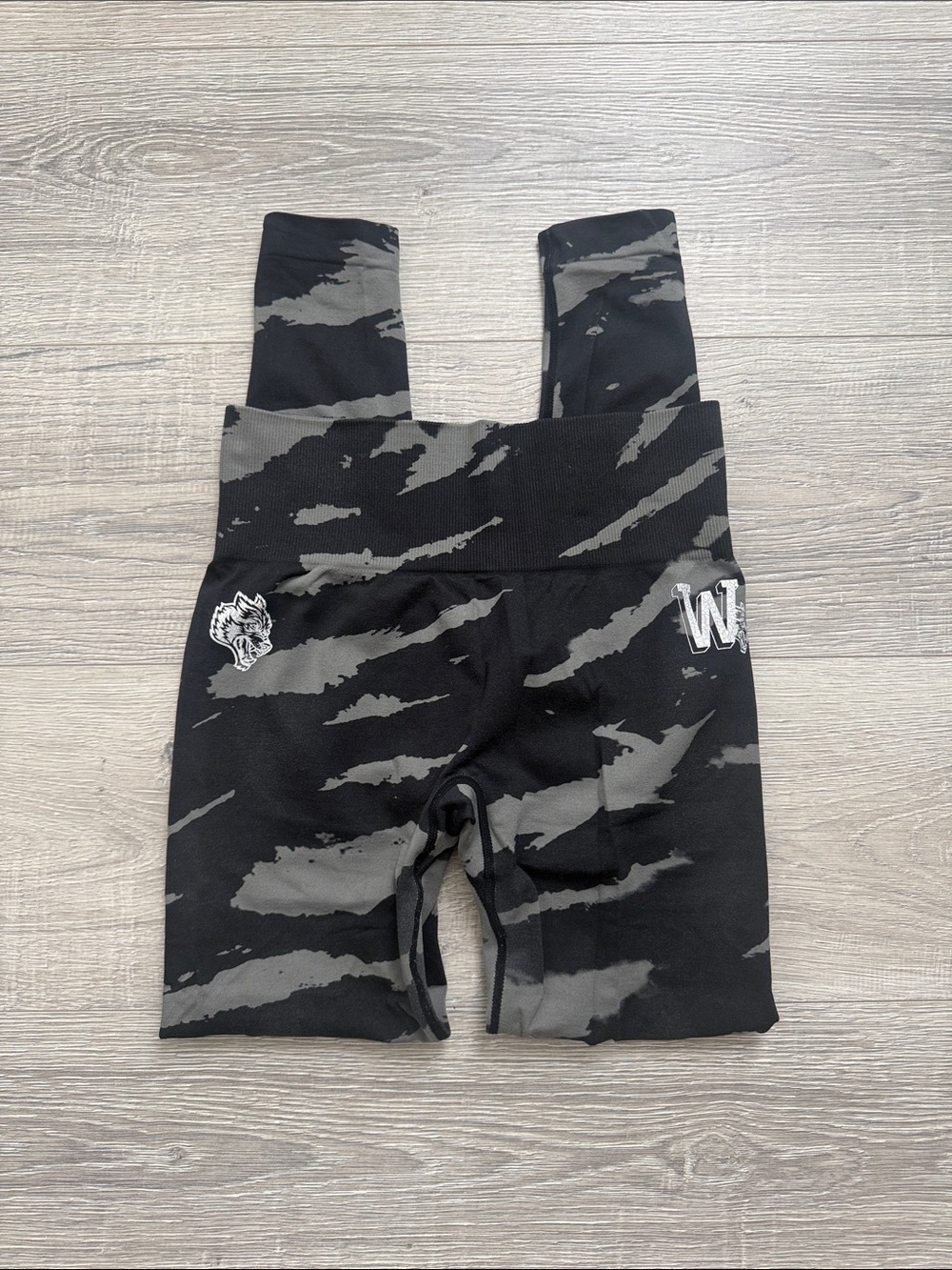 DARC SPORT Our Stamp Everson Leggings in Black Native Camo - M